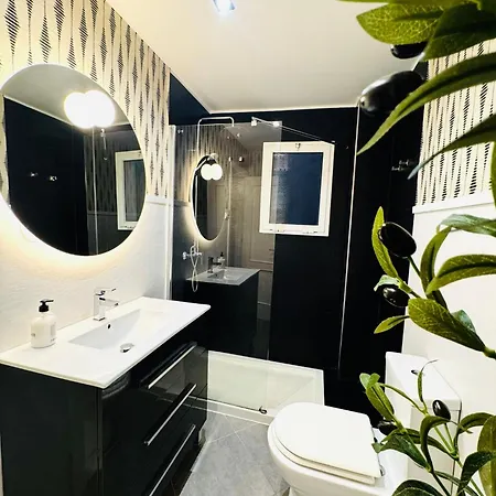 Apartment Nuevo Cathedral Deluxe Sinesedesignhomes *